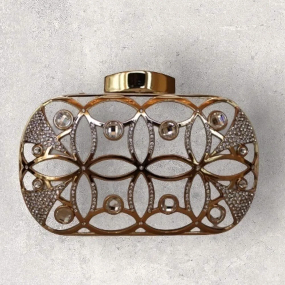 Closing this line. BellaKiara wow! Clutch with detachable chain